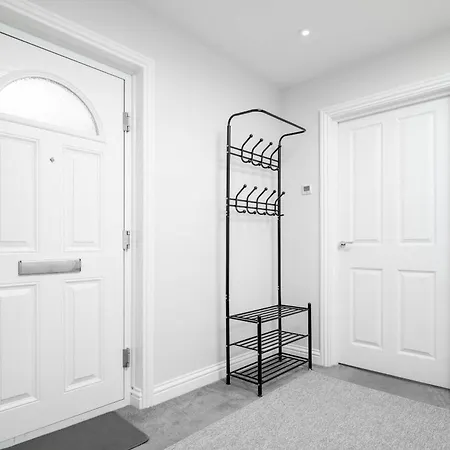 Garland Penthouse - Large 2 Bed 2 Bath Self Contained Flat Apartment Redhill  Exterior photo